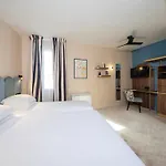 Boronali Hotel